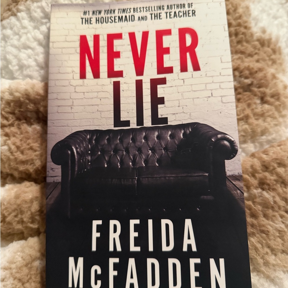 Never Lie by Freida McFadden Book